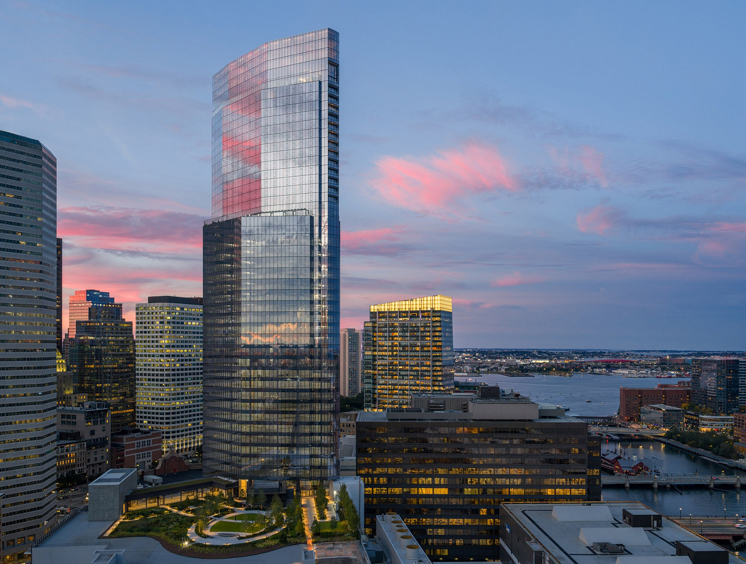 Pelli Clarke & Partners изменила горизонт Бостона с небоскрёбом над историческим вокзалом