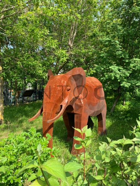 Скульптура «Elephant»