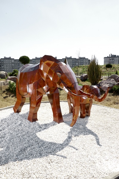 Скульптура «Elephant»