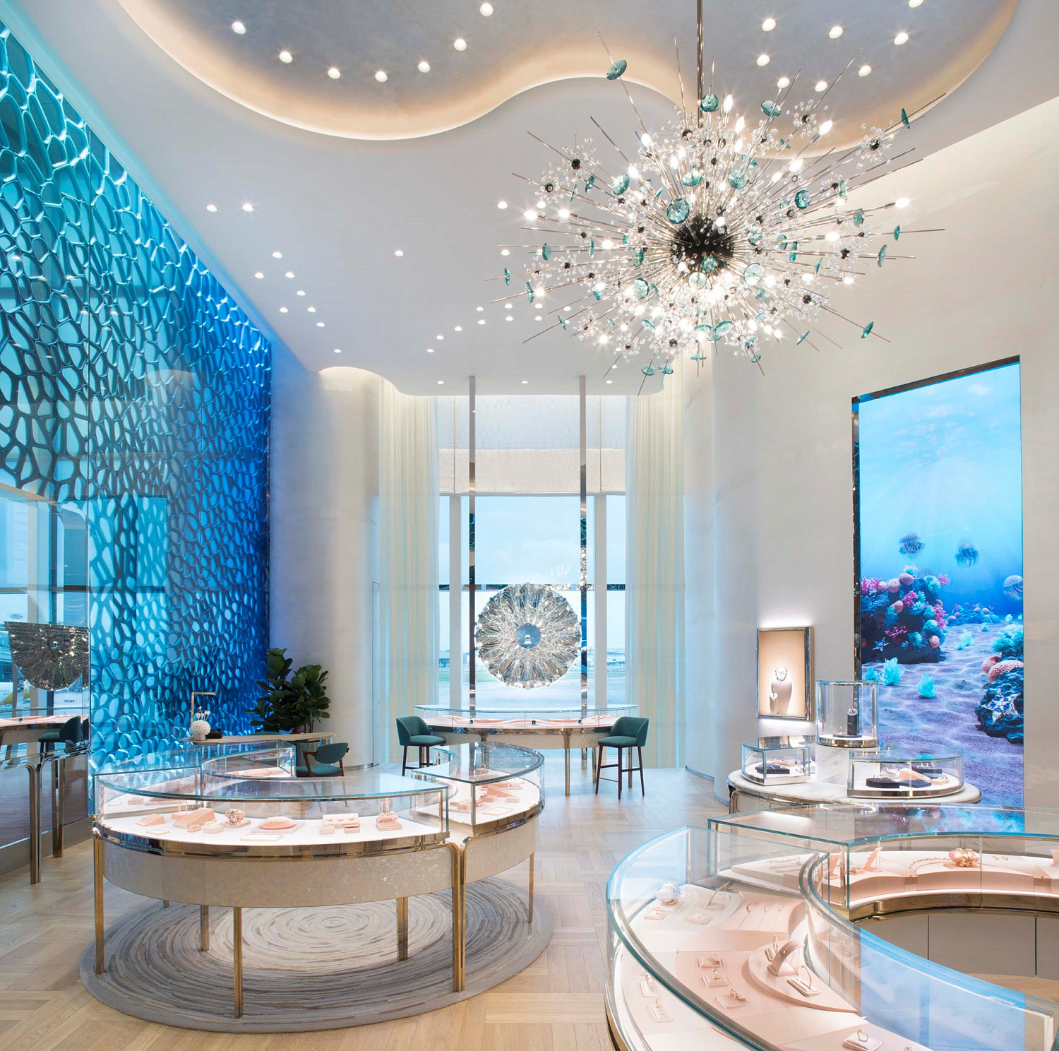 В аэропорту Чанги (Сингапур) открылся новый магазин Tiffany & Co. С экологичным фасадом, спроектированным MVRDV