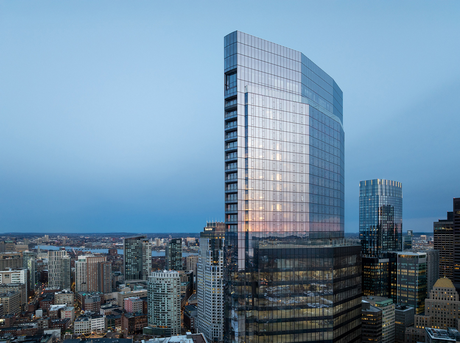 Pelli Clarke & Partners изменила горизонт Бостона с небоскрёбом над историческим вокзалом