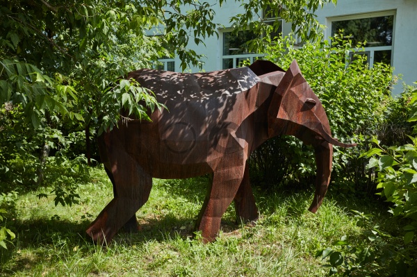 Скульптура «Elephant»