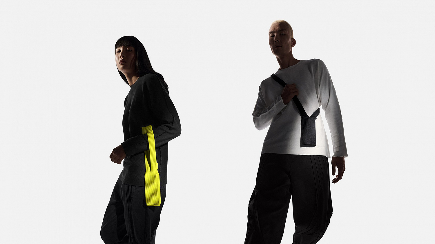 Apple и Issey Miyake создали расширяемый «дополнительный карман» для iPhone