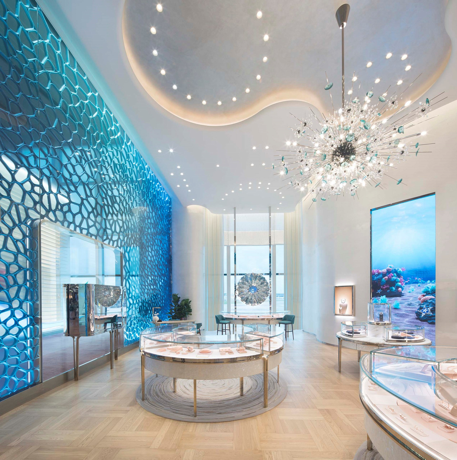 В аэропорту Чанги (Сингапур) открылся новый магазин Tiffany & Co. С экологичным фасадом, спроектированным MVRDV